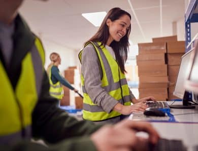 Stockage rotatif : comment améliorer l&rsquo;accès, la sécurité et la traçabilité des stocks ?